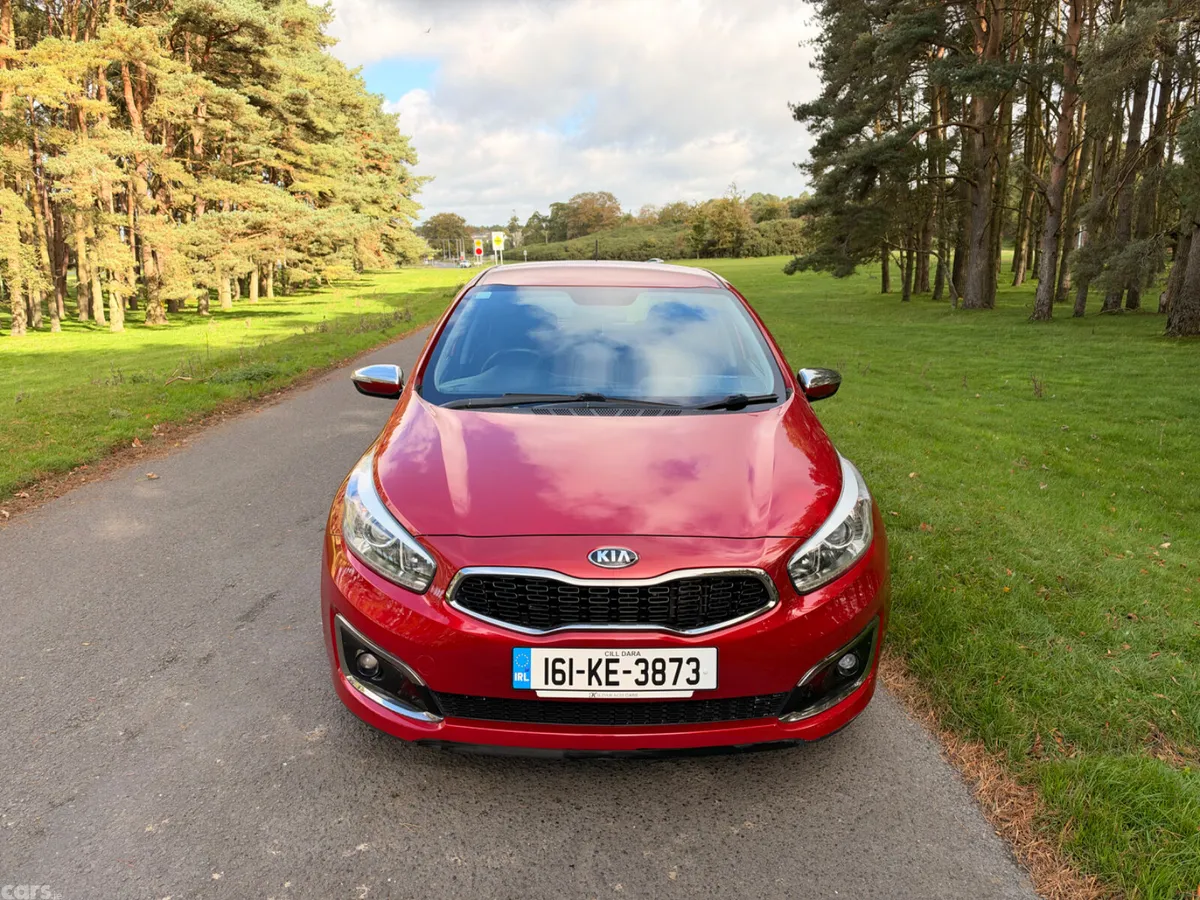 Kia Ceed Hatchback, Diesel, 2016, Red