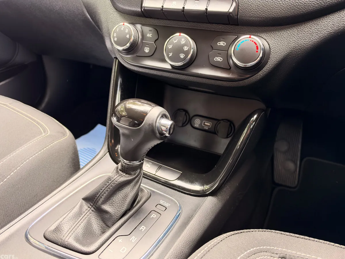 Kia Ceed Hatchback, Diesel, 2016, Red