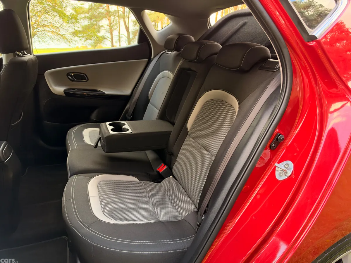 Kia Ceed Hatchback, Diesel, 2016, Red