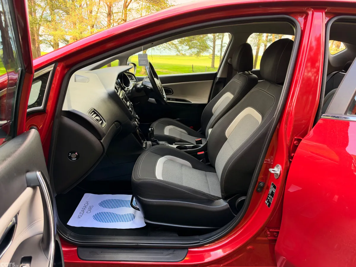 Kia Ceed Hatchback, Diesel, 2016, Red