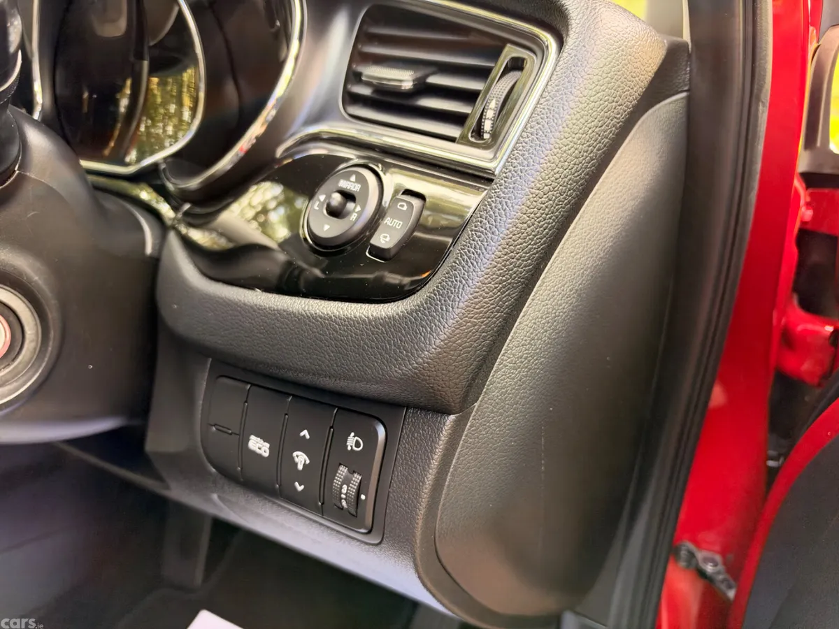 Kia Ceed Hatchback, Diesel, 2016, Red