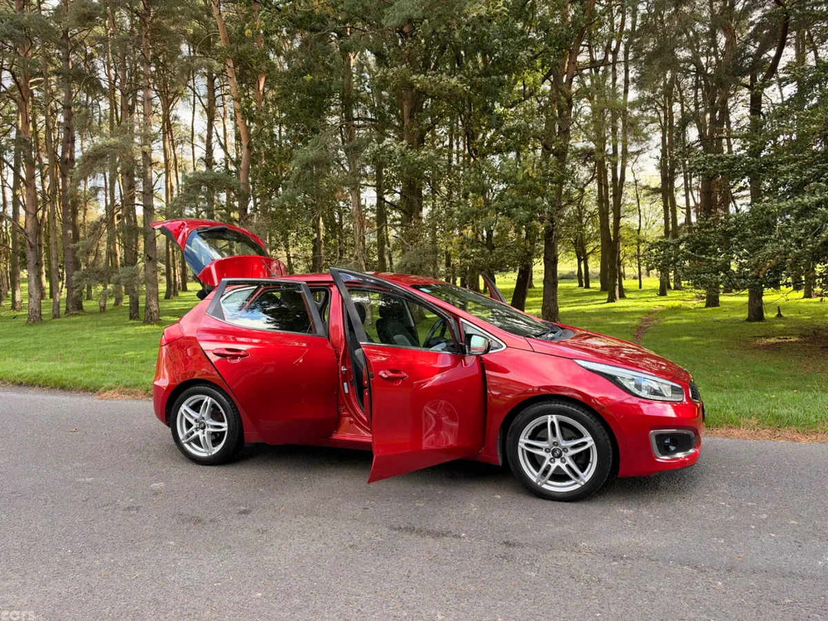 Kia Ceed Hatchback, Diesel, 2016, Red