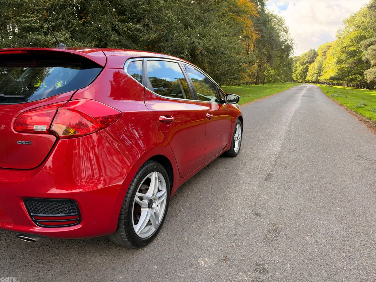 Kia Ceed Hatchback, Diesel, 2016, Red