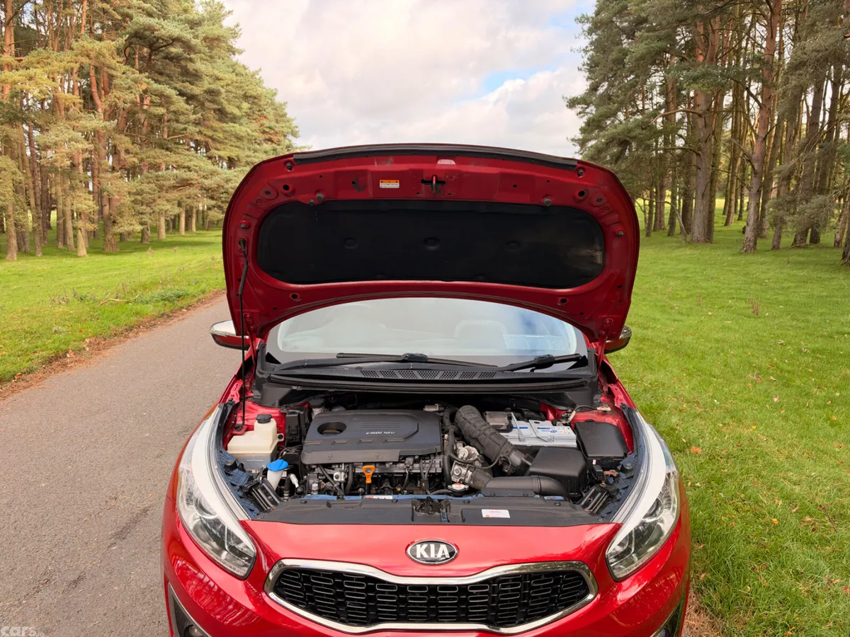 Kia Ceed Hatchback, Diesel, 2016, Red