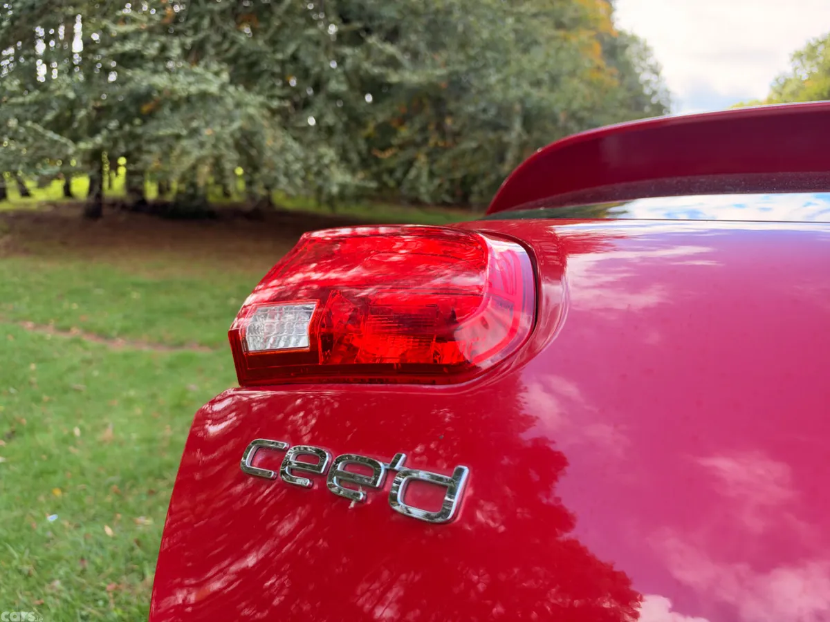Kia Ceed Hatchback, Diesel, 2016, Red