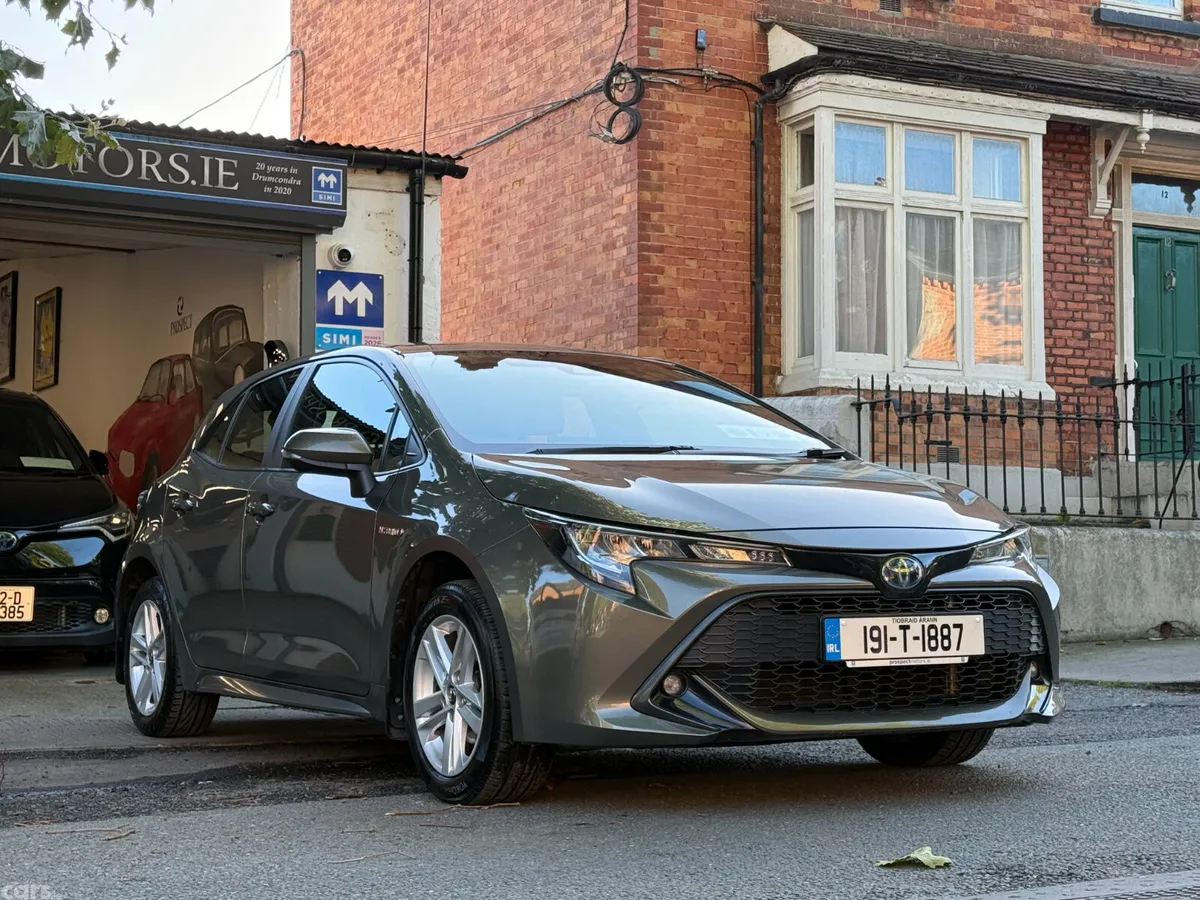 Toyota Corolla Hatchback, Petrol Hybrid, 2019, Green