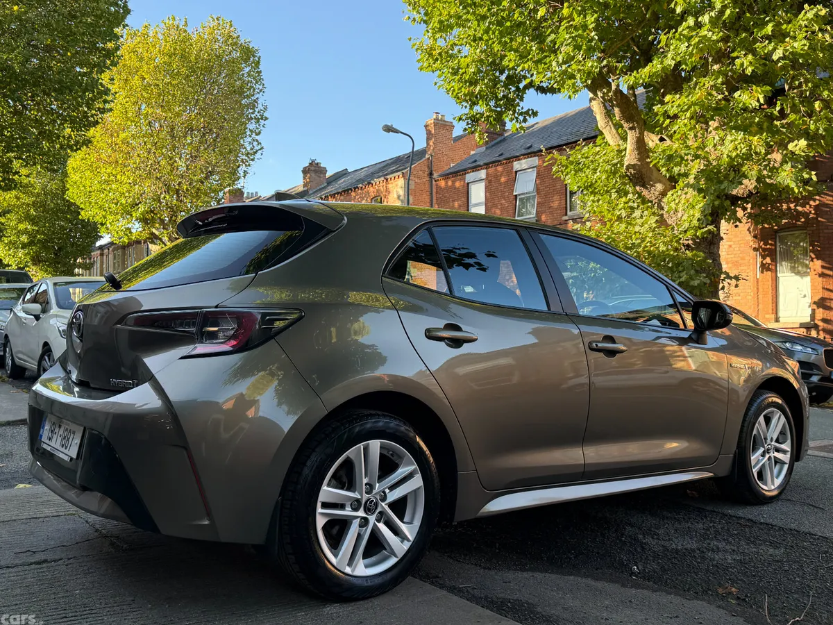 Toyota Corolla Hatchback, Petrol Hybrid, 2019, Green