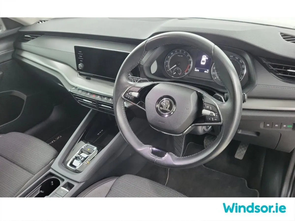 Skoda Octavia Saloon, Diesel, 2024, Grey