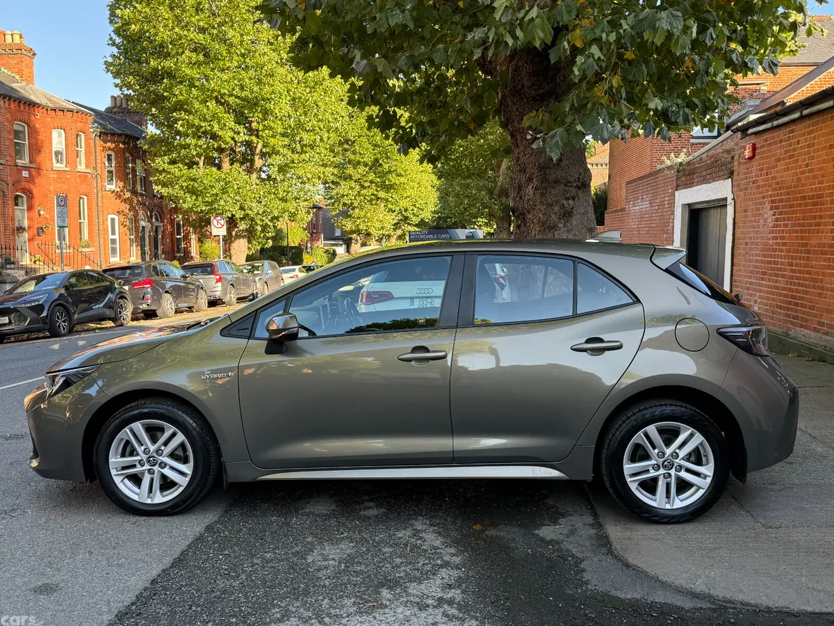 Toyota Corolla Hatchback, Petrol Hybrid, 2019, Green