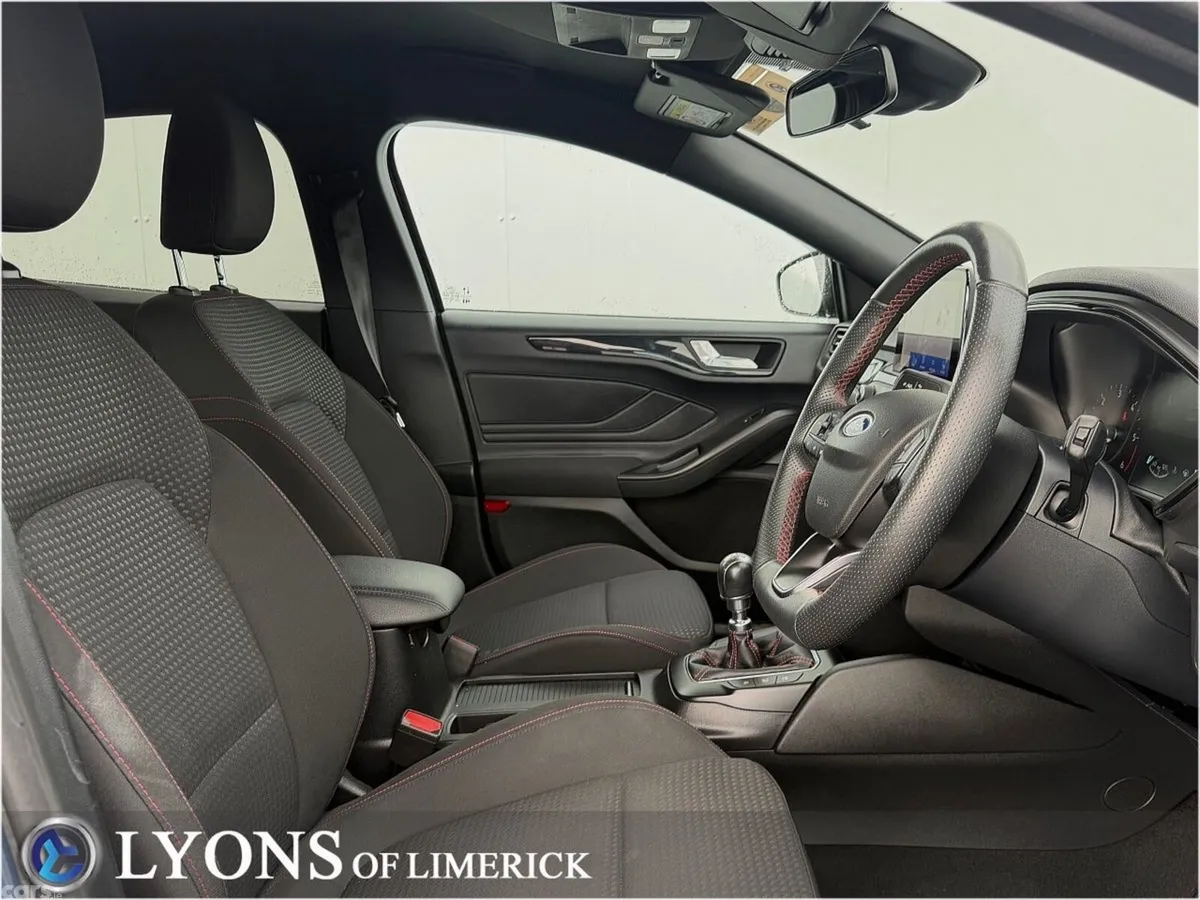 Ford Focus Hatchback, Diesel, 2020, Blue