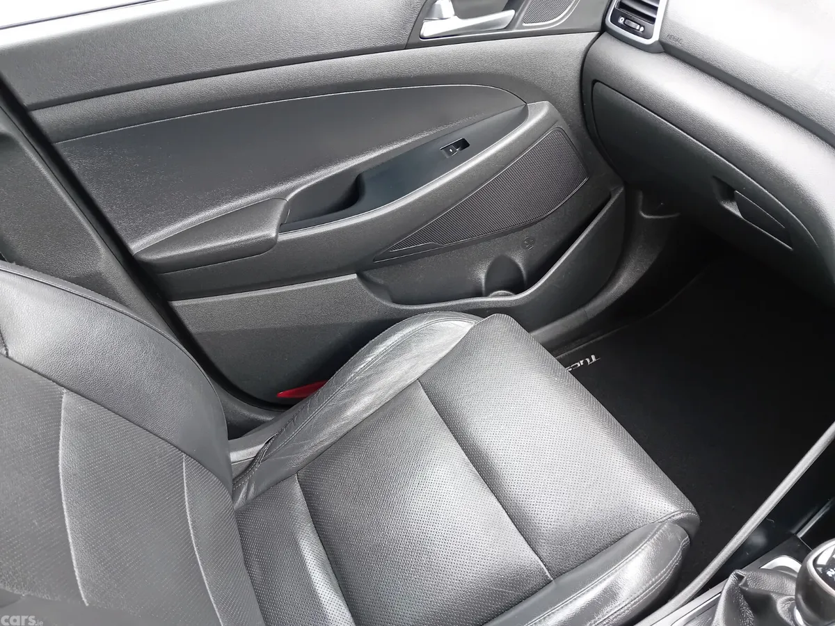 Hyundai Tucson SUV, Diesel, 2016, Silver