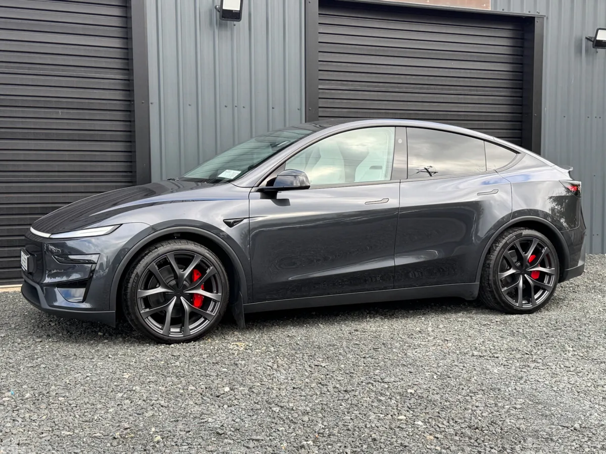 Tesla Model Y MPV, Electric, 2026, Grey