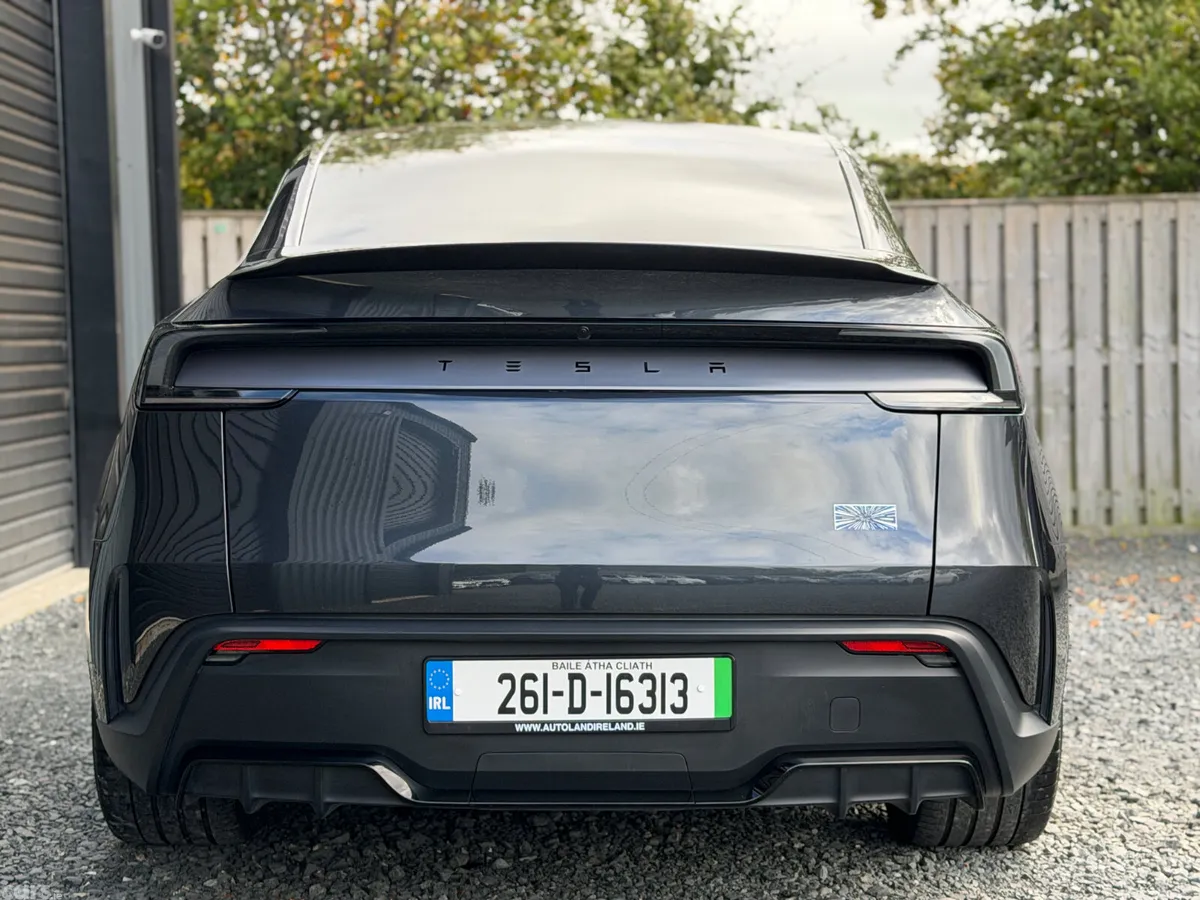 Tesla Model Y MPV, Electric, 2026, Grey