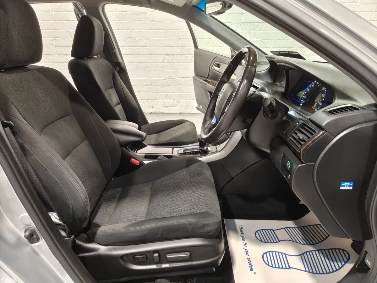 Honda Accord Saloon, Petrol Hybrid, 2013, Silver