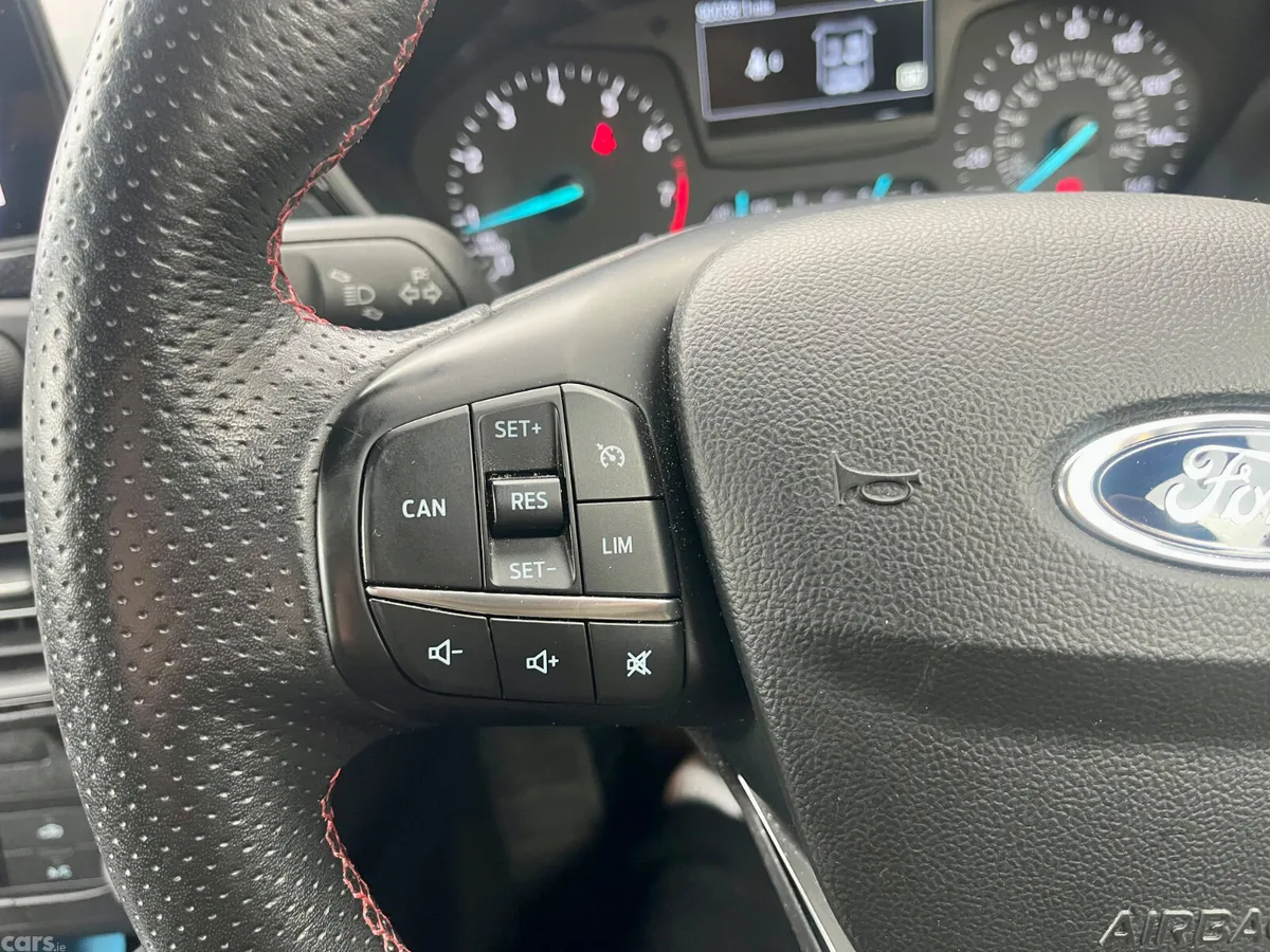 Ford Focus Hatchback, Petrol, 2020, White
