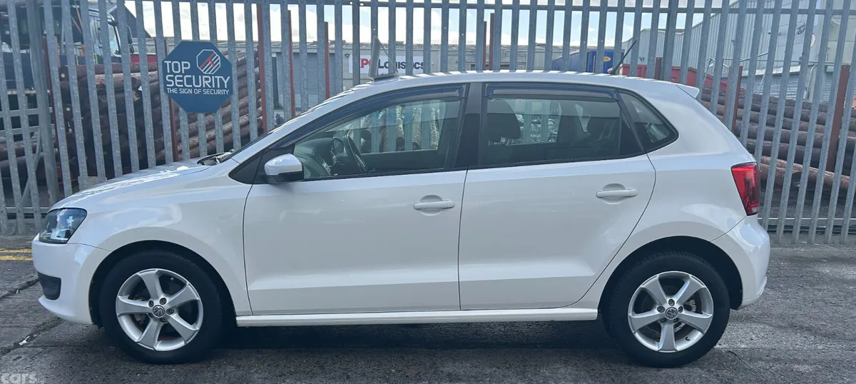 Volkswagen Polo Hatchback, Petrol, 2014, White