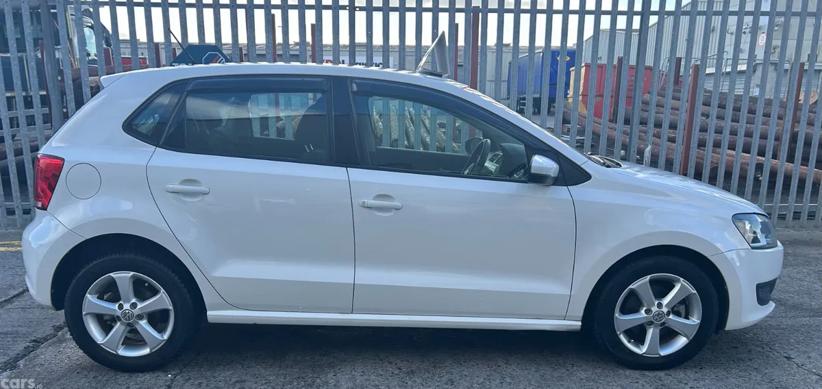 Volkswagen Polo Hatchback, Petrol, 2014, White