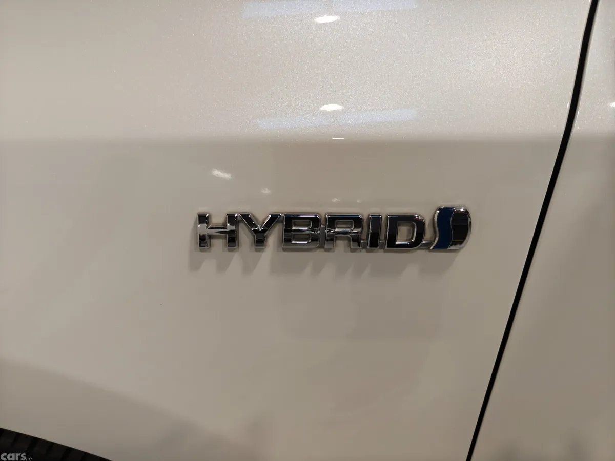 Toyota Prius Estate, Petrol Hybrid, 2019, White