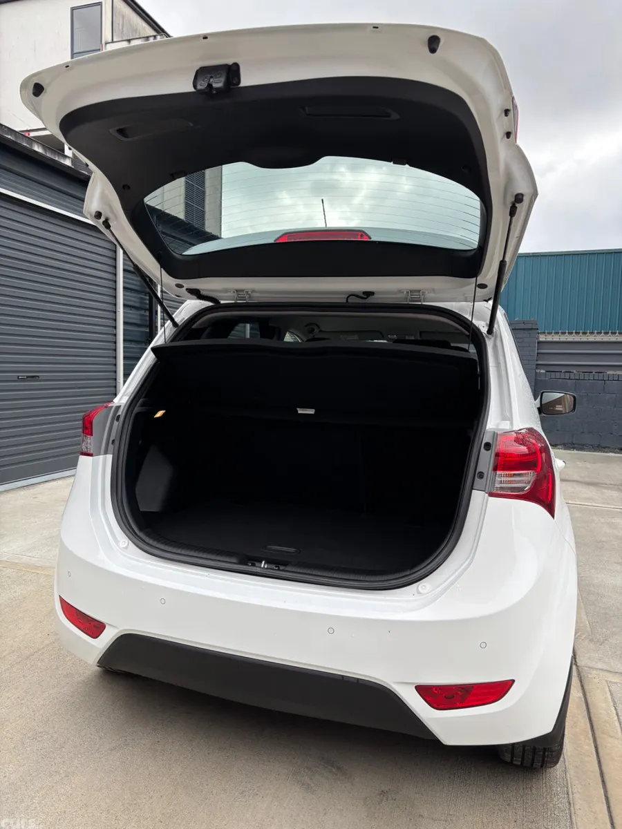 Hyundai ix20 MPV, Petrol, 2020, White