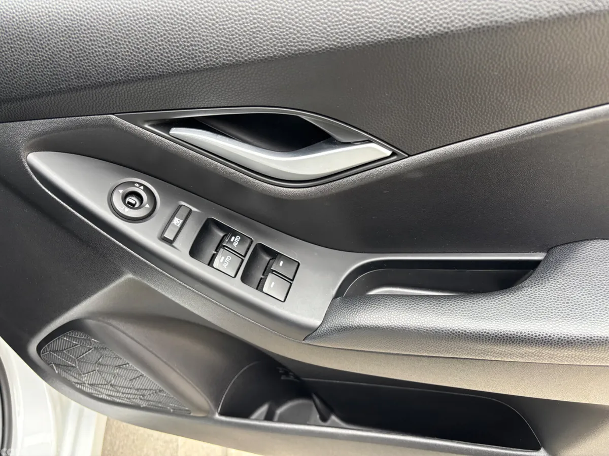 Hyundai ix20 MPV, Petrol, 2020, White