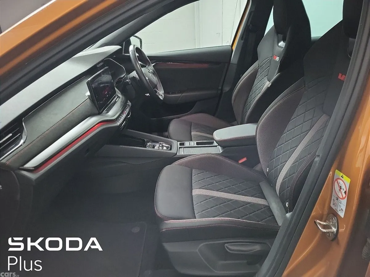 Skoda Octavia Saloon, Diesel, 2024, Orange