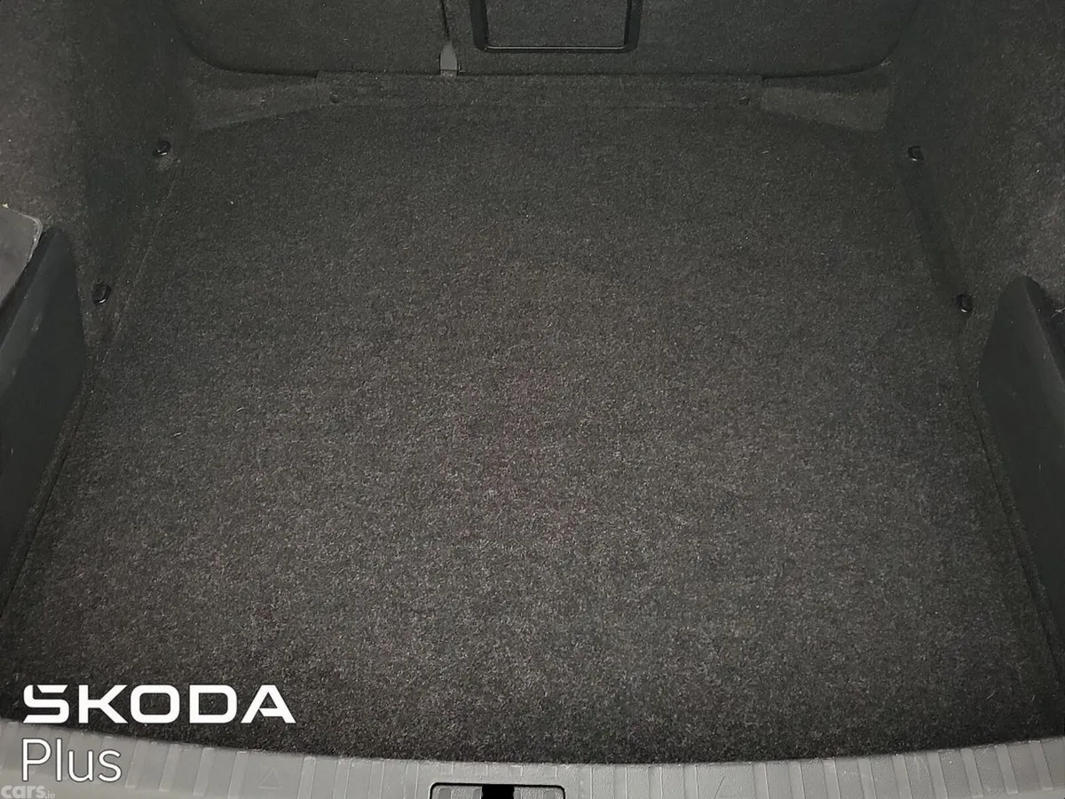 Skoda Octavia Saloon, Diesel, 2024, Orange