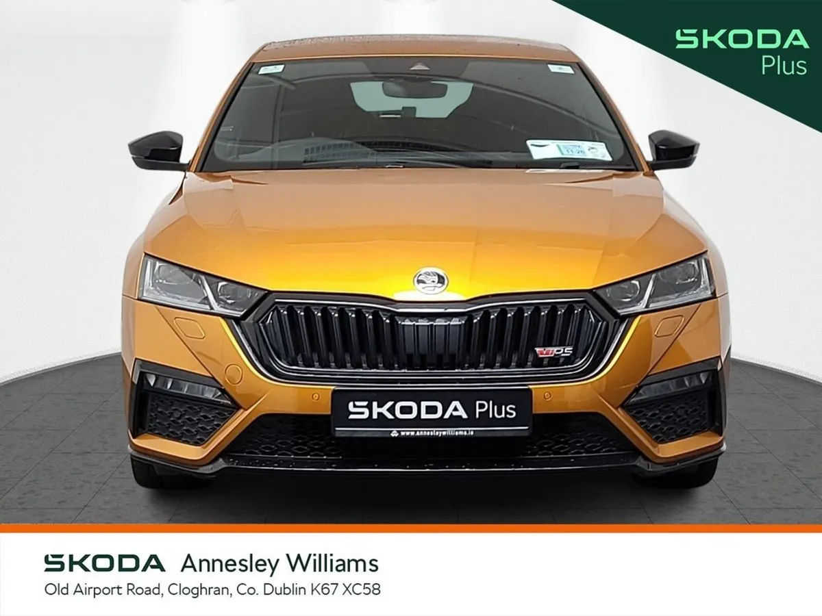 Skoda Octavia Saloon, Diesel, 2024, Orange
