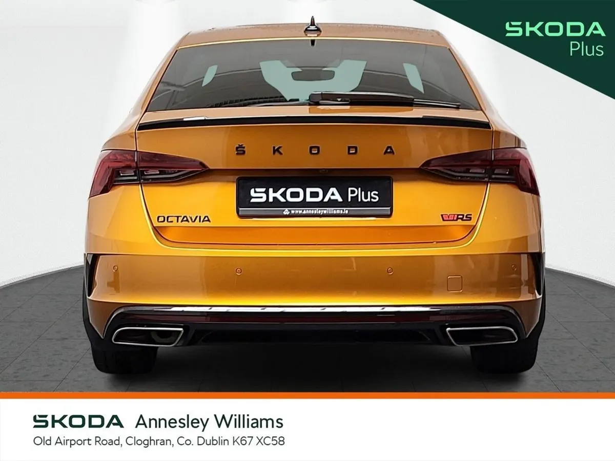 Skoda Octavia Saloon, Diesel, 2024, Orange