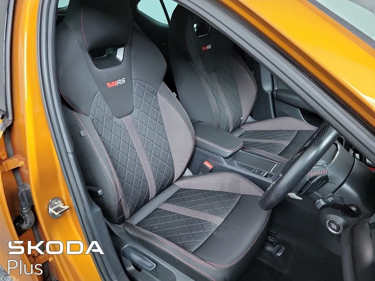 Skoda Octavia Saloon, Diesel, 2024, Orange