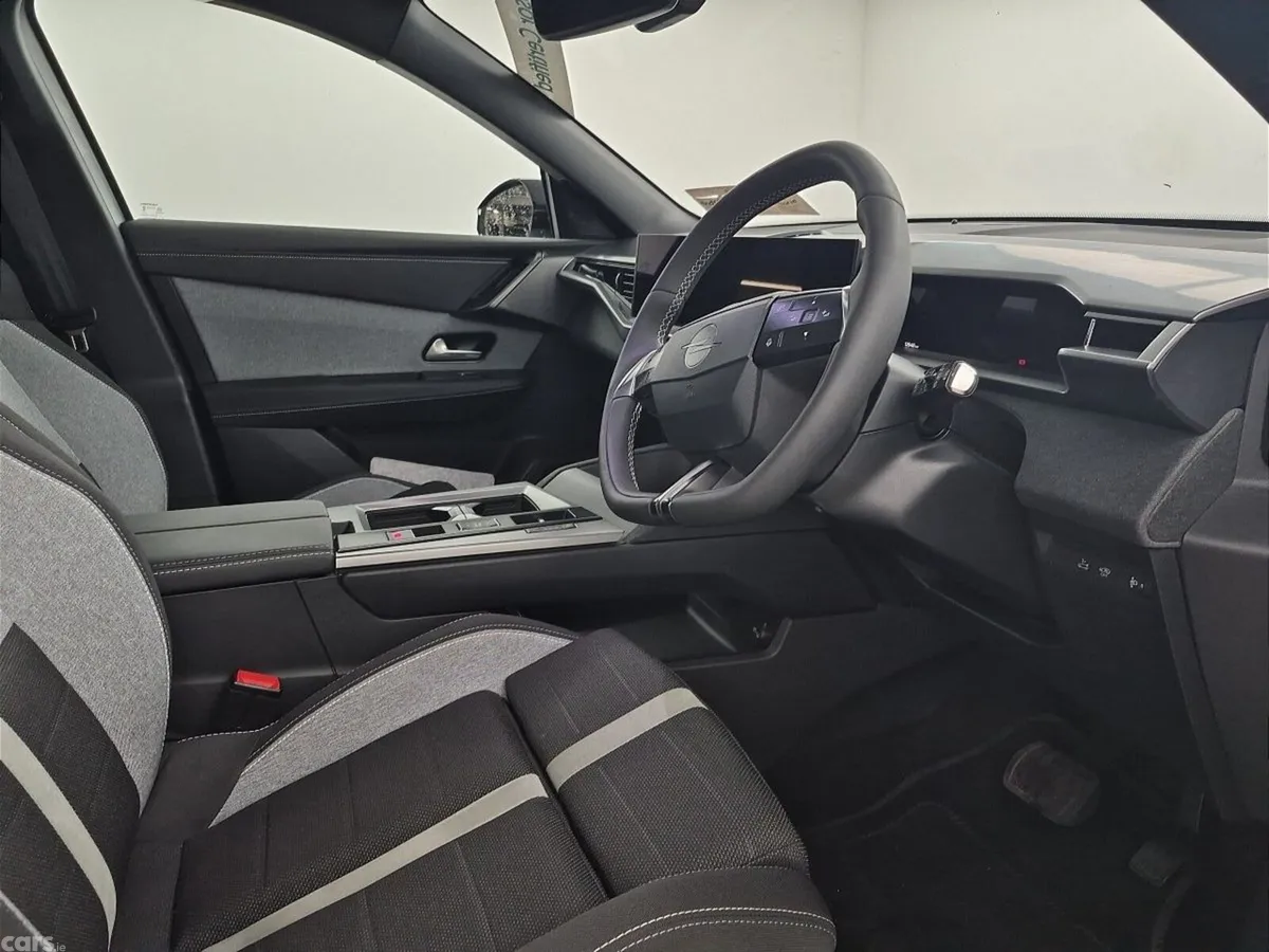 Opel Grandland SUV, Petrol Hybrid, 2025, Silver