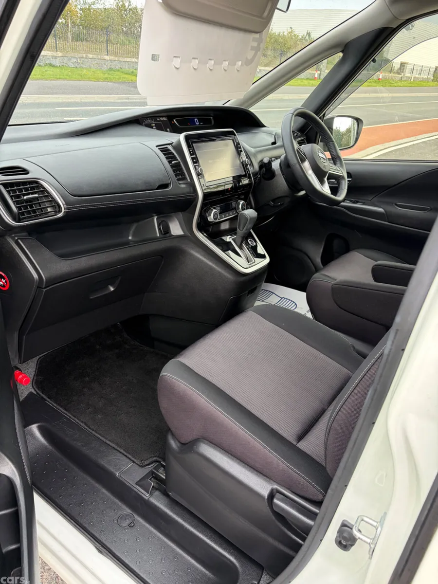 Nissan Serena MPV, Petrol Hybrid, 2017, White