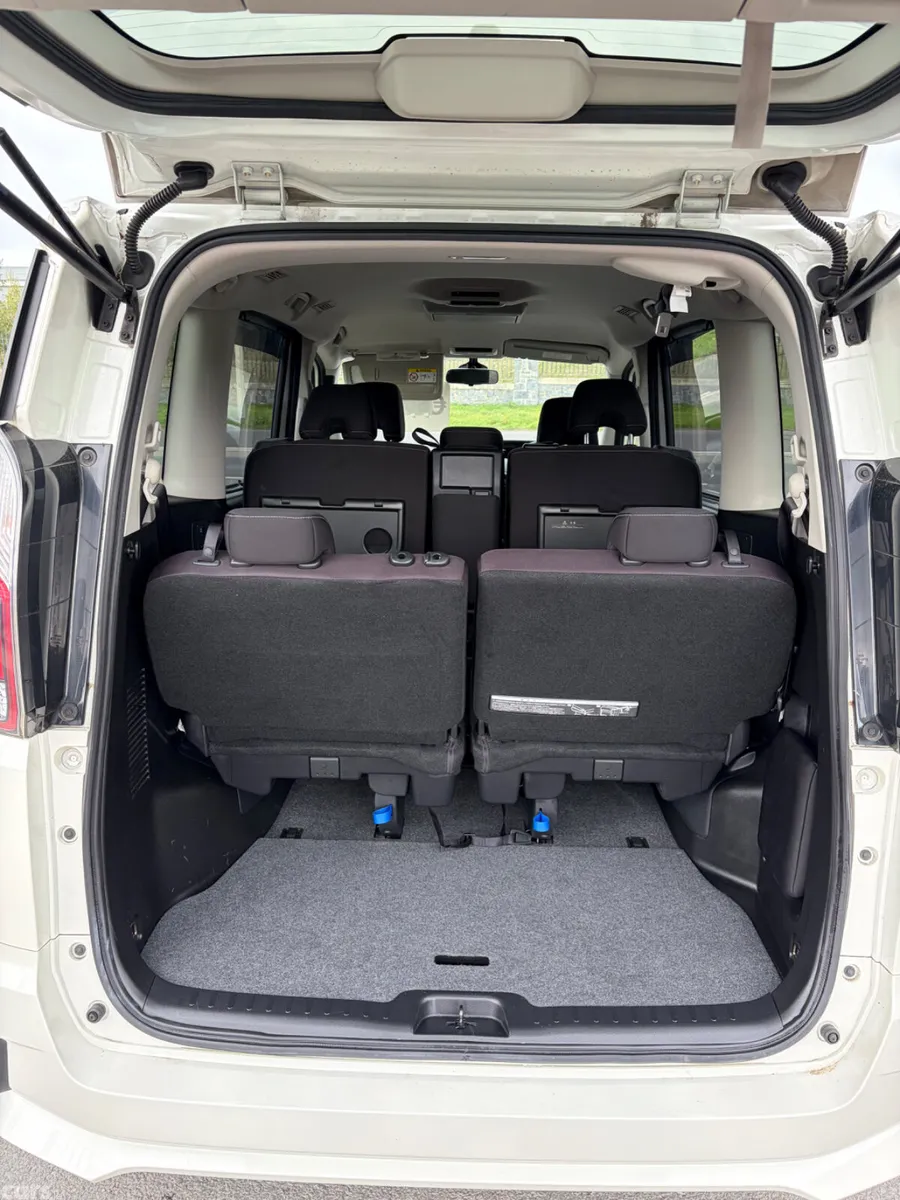 Nissan Serena MPV, Petrol Hybrid, 2017, White