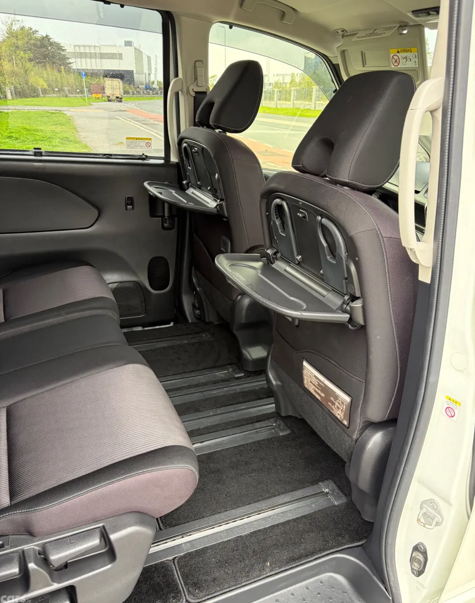 Nissan Serena MPV, Petrol Hybrid, 2017, White