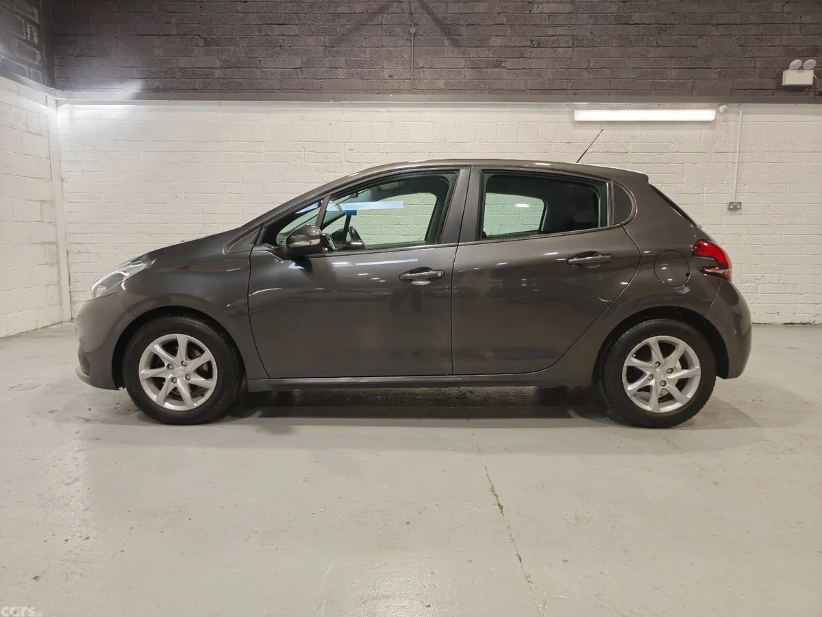 Peugeot 208 Hatchback, Petrol, 2019, Grey