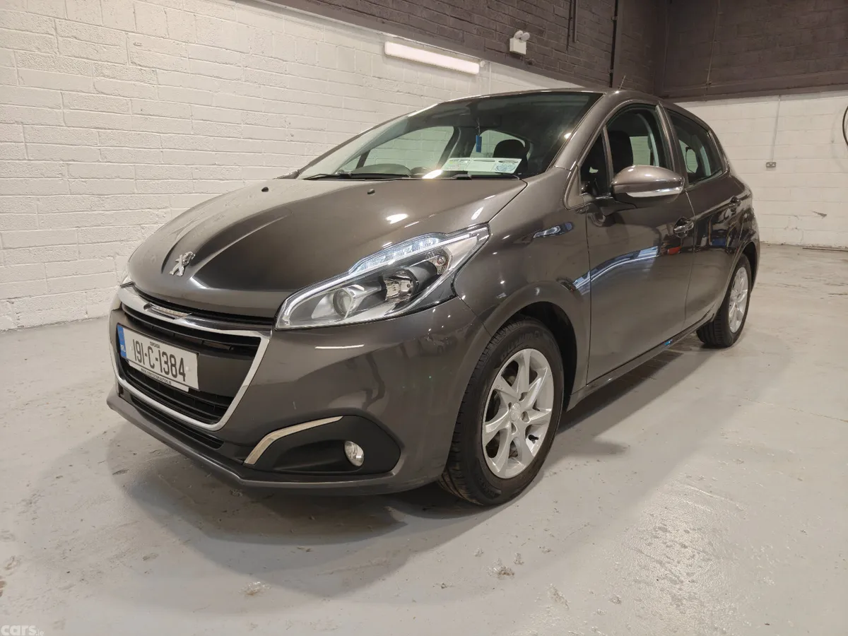 Peugeot 208 Hatchback, Petrol, 2019, Grey