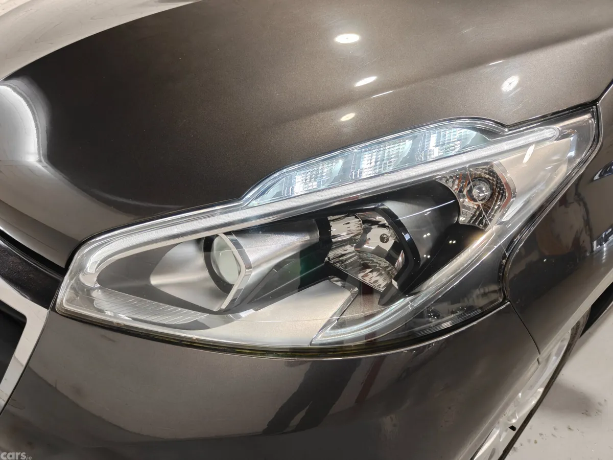 Peugeot 208 Hatchback, Petrol, 2019, Grey