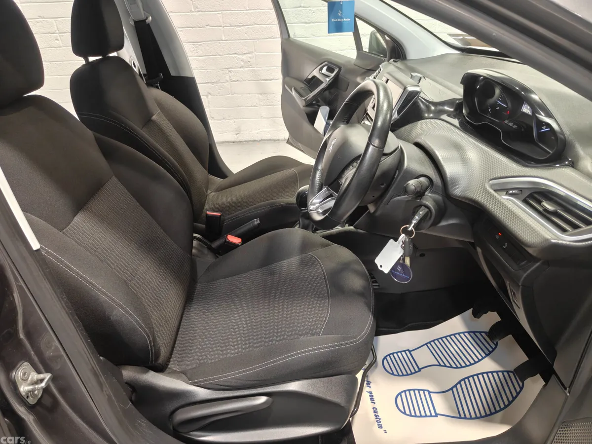Peugeot 208 Hatchback, Petrol, 2019, Grey