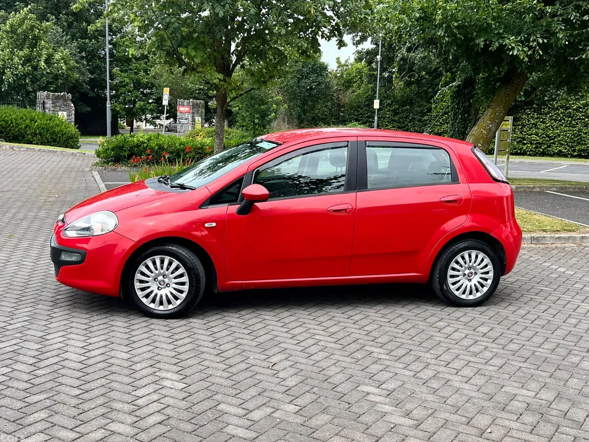 Fiat Punto Hatchback, Petrol, 2012, Red