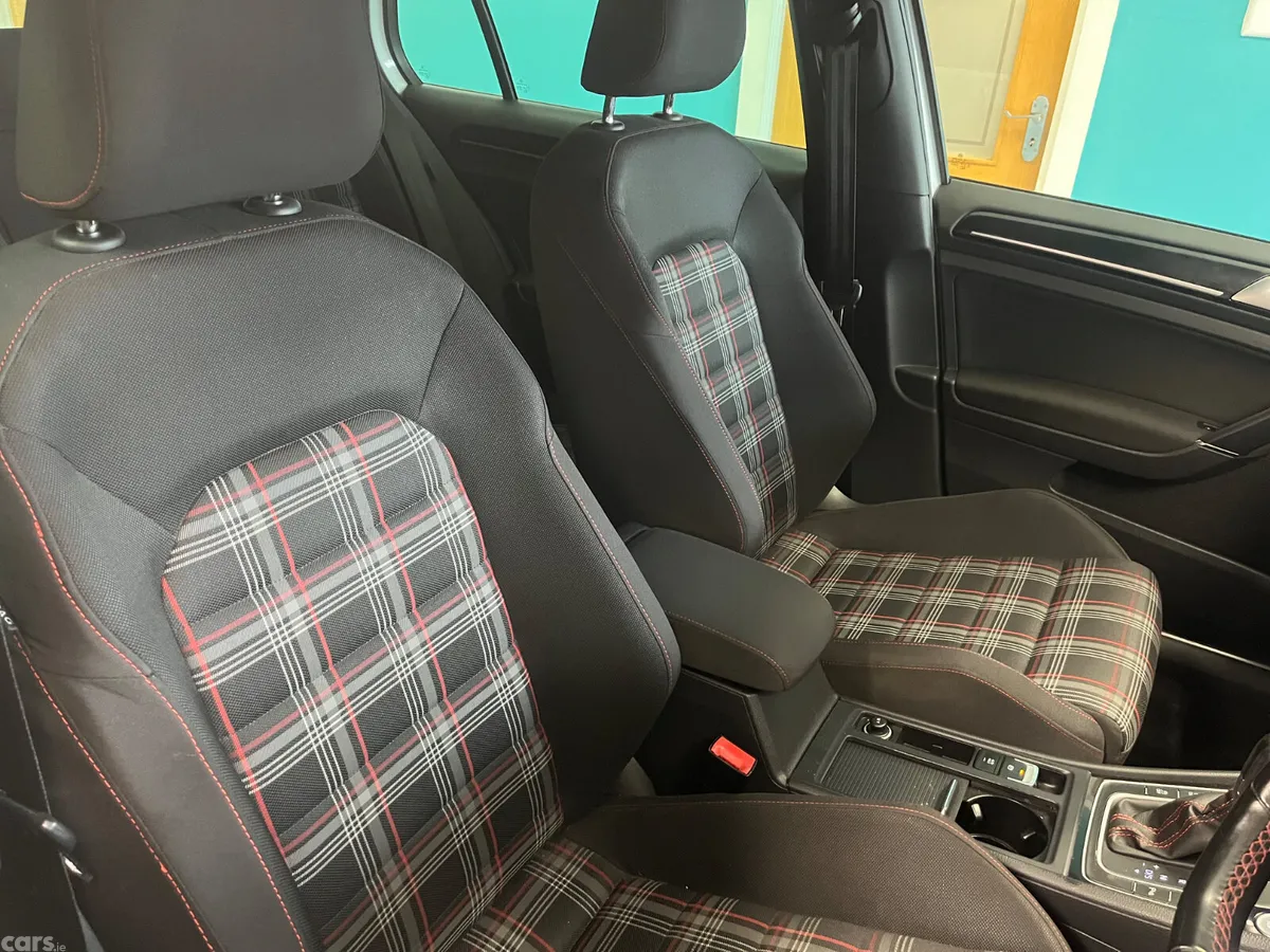 Volkswagen Golf Hatchback, Petrol, 2014, White