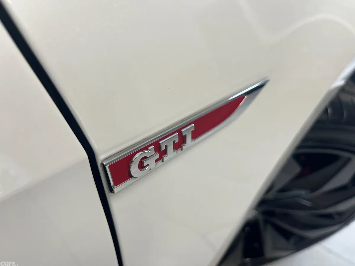 Volkswagen Golf Hatchback, Petrol, 2014, White