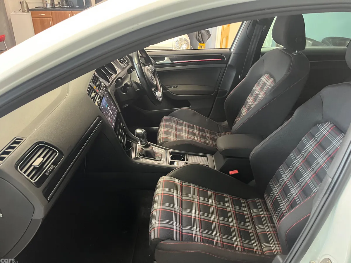 Volkswagen Golf Hatchback, Petrol, 2014, White