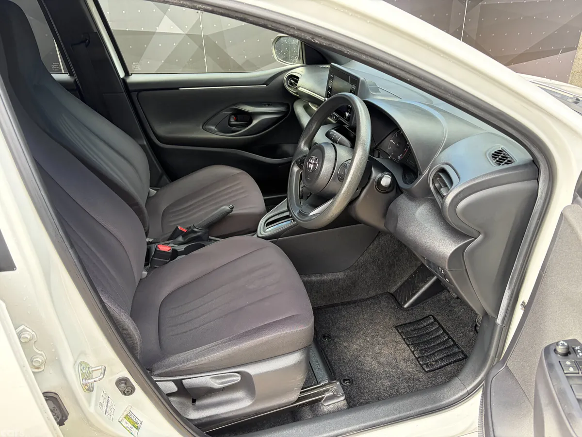 Toyota Yaris Hatchback, Petrol, 2020, White