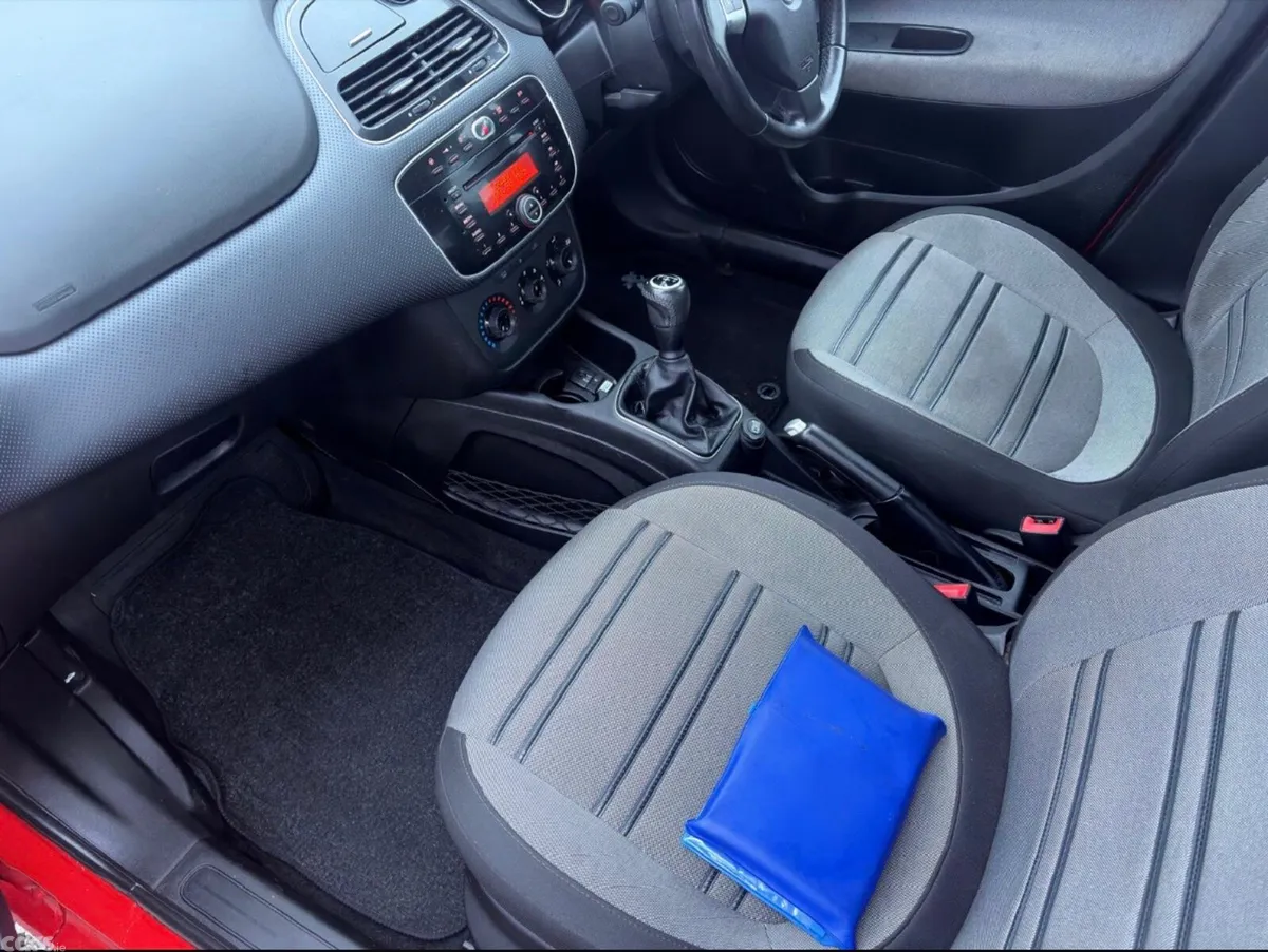 Fiat Punto Hatchback, Petrol, 2012, Red