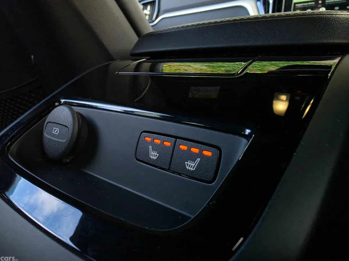 Volvo V60 Estate, Petrol Hybrid, 2022, Black