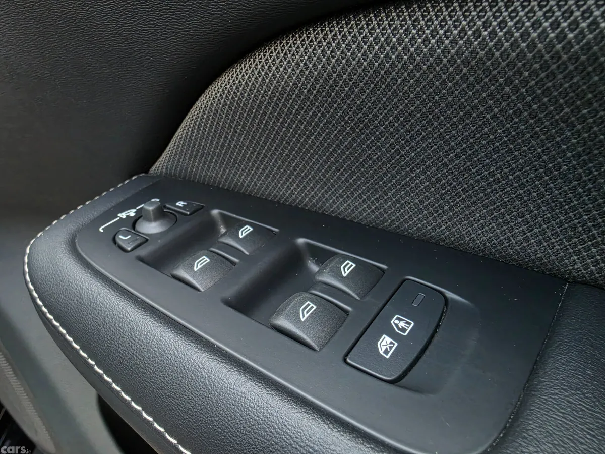 Volvo V60 Estate, Petrol Hybrid, 2022, Black