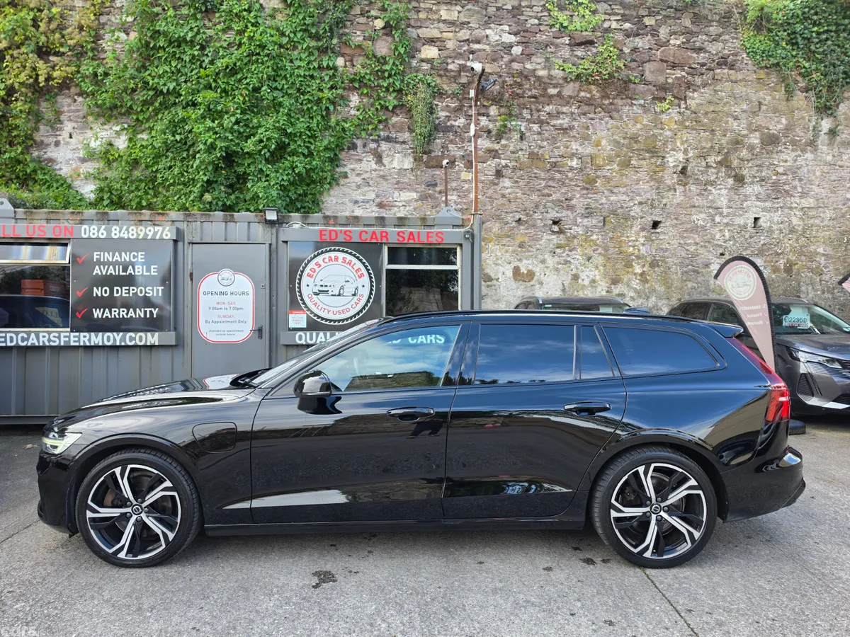 Volvo V60 Estate, Petrol Hybrid, 2022, Black