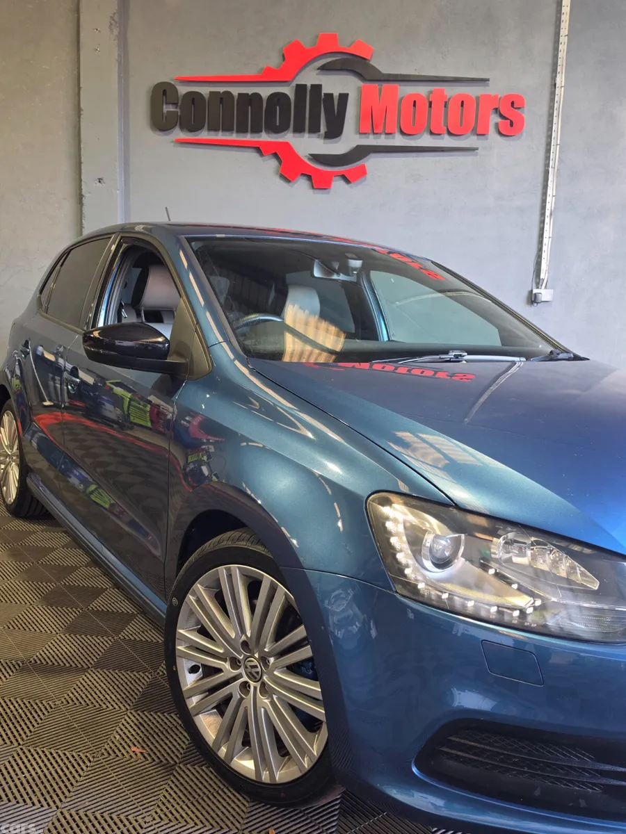 Volkswagen Polo Hatchback, Petrol, 2014, Blue