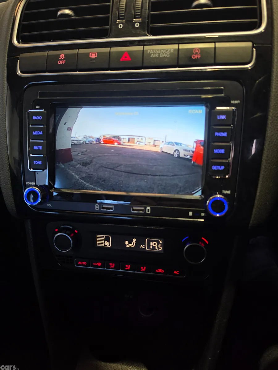 Volkswagen Polo Hatchback, Petrol, 2014, Blue