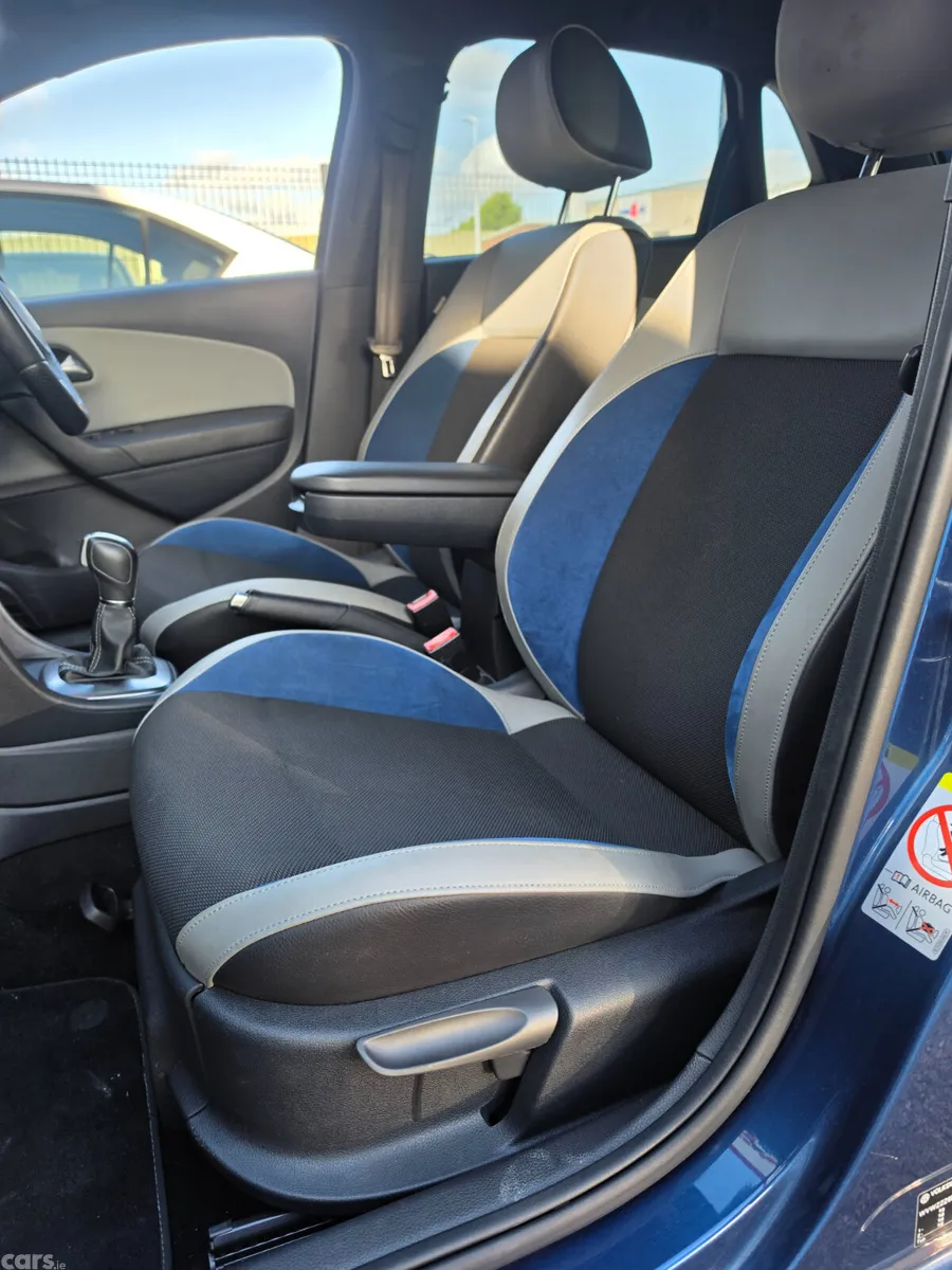 Volkswagen Polo Hatchback, Petrol, 2014, Blue