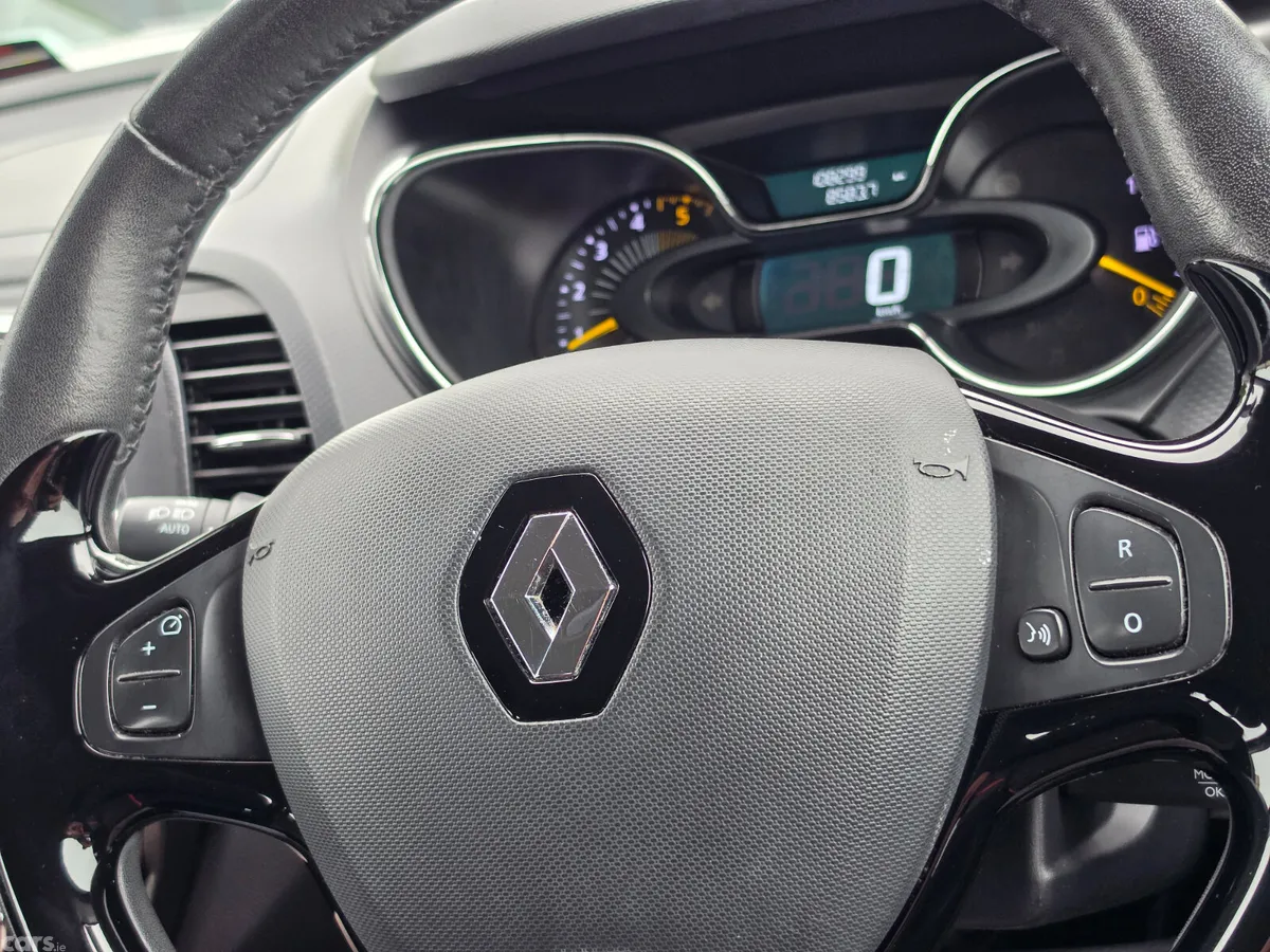 Renault Captur Hatchback, Diesel, 2016, White